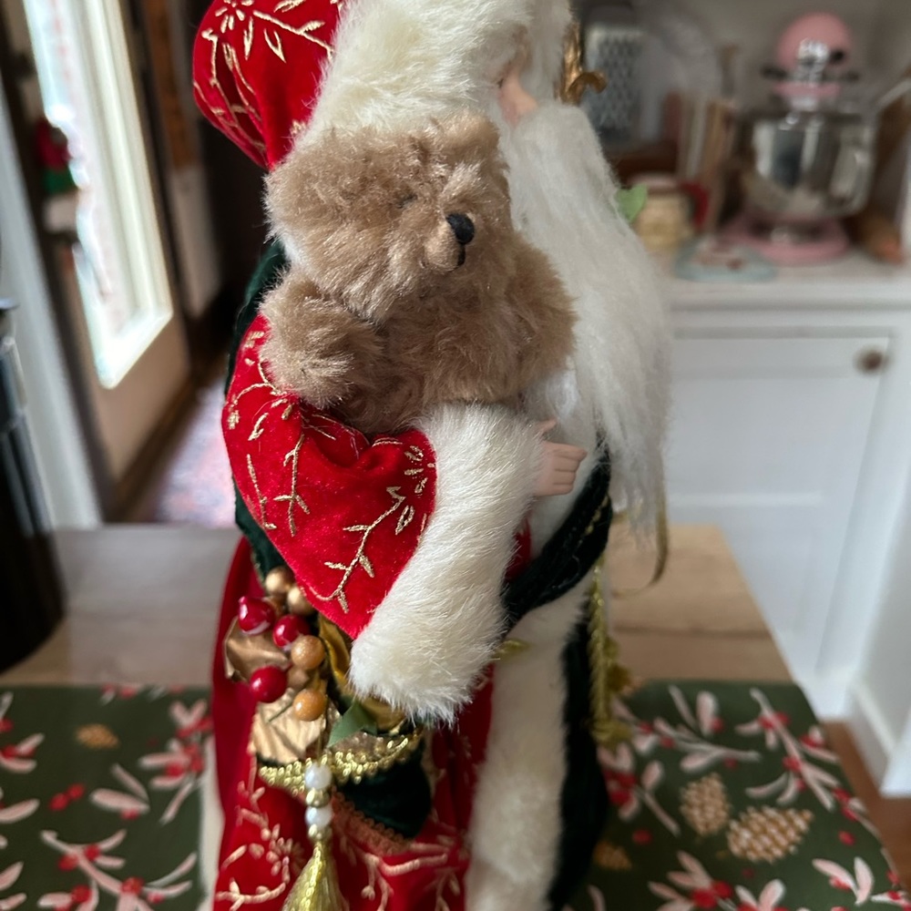 15” Beautiful Santa TableTop/TreeTopper - Picture 3 of 4